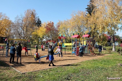 Мраморную крошку для отсыпки цветочных клумб в Сквере любви в Тайшете предоставил Виктор Шпаков